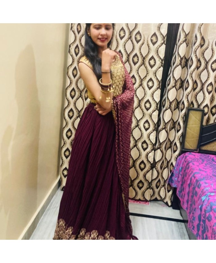 दोस्त की शादी के लिए Isha Malviya की 10 एथनिक ड्रेस से लें इंस्पिरेशन