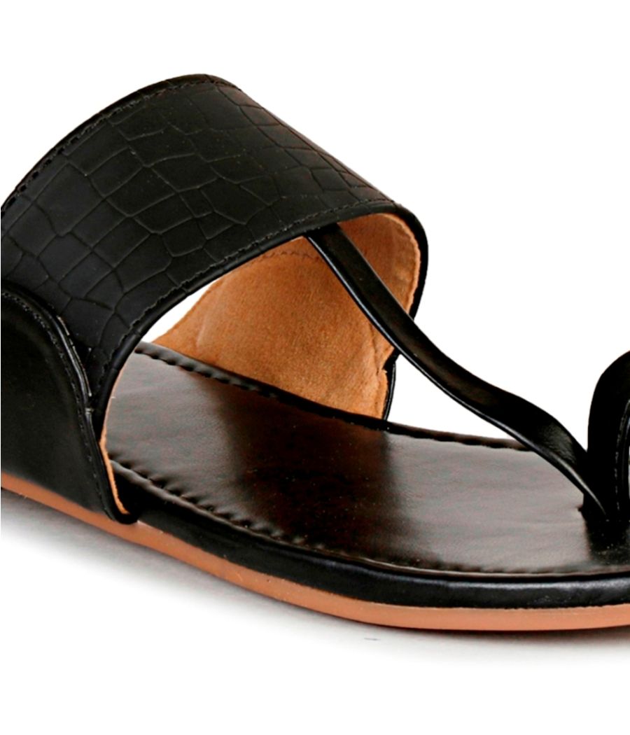 Estatos Women Black color Flat  Slingbak Closure Sandals
